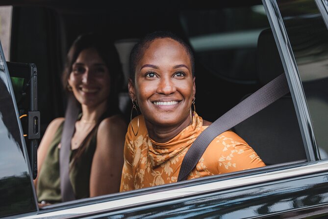 Private Luxury Transportation from St. Thomas Hotel to Airport - A short route with room for local stories