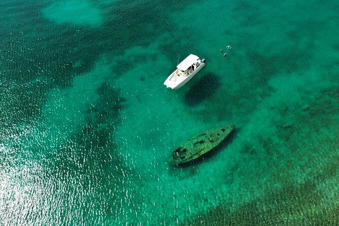 Private Power Catamaran. Secluded Beaches, Snorkeling, Turtles for Full/Half Day - The full-day lunch stop