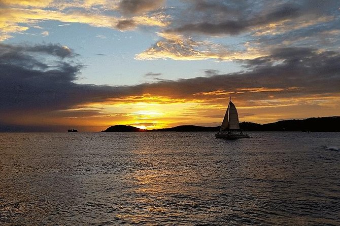 Sunset Sail with Cocktails and Appetizers - Drinks, Snacks, and the Open-Bar Setup